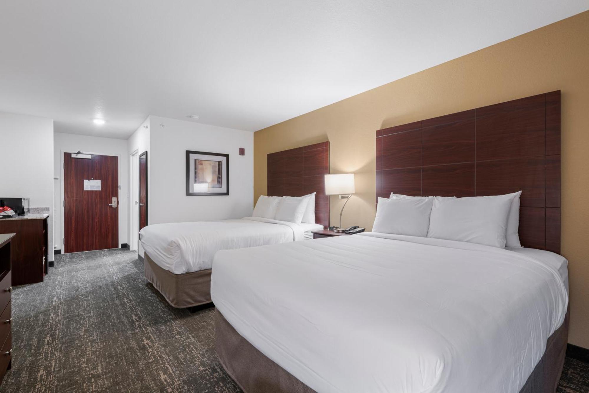 Cobblestone Hotel & Suites - Bellefontaine Exterior photo