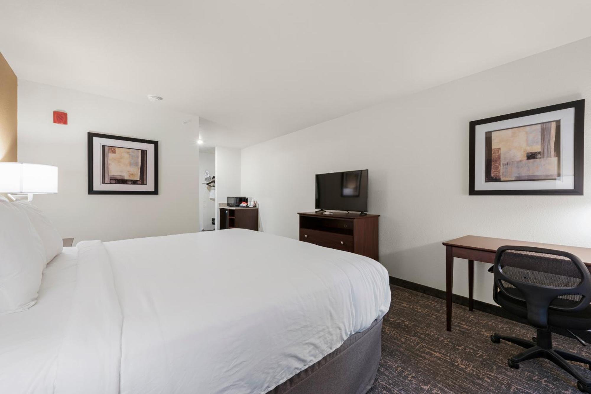 Cobblestone Hotel & Suites - Bellefontaine Exterior photo