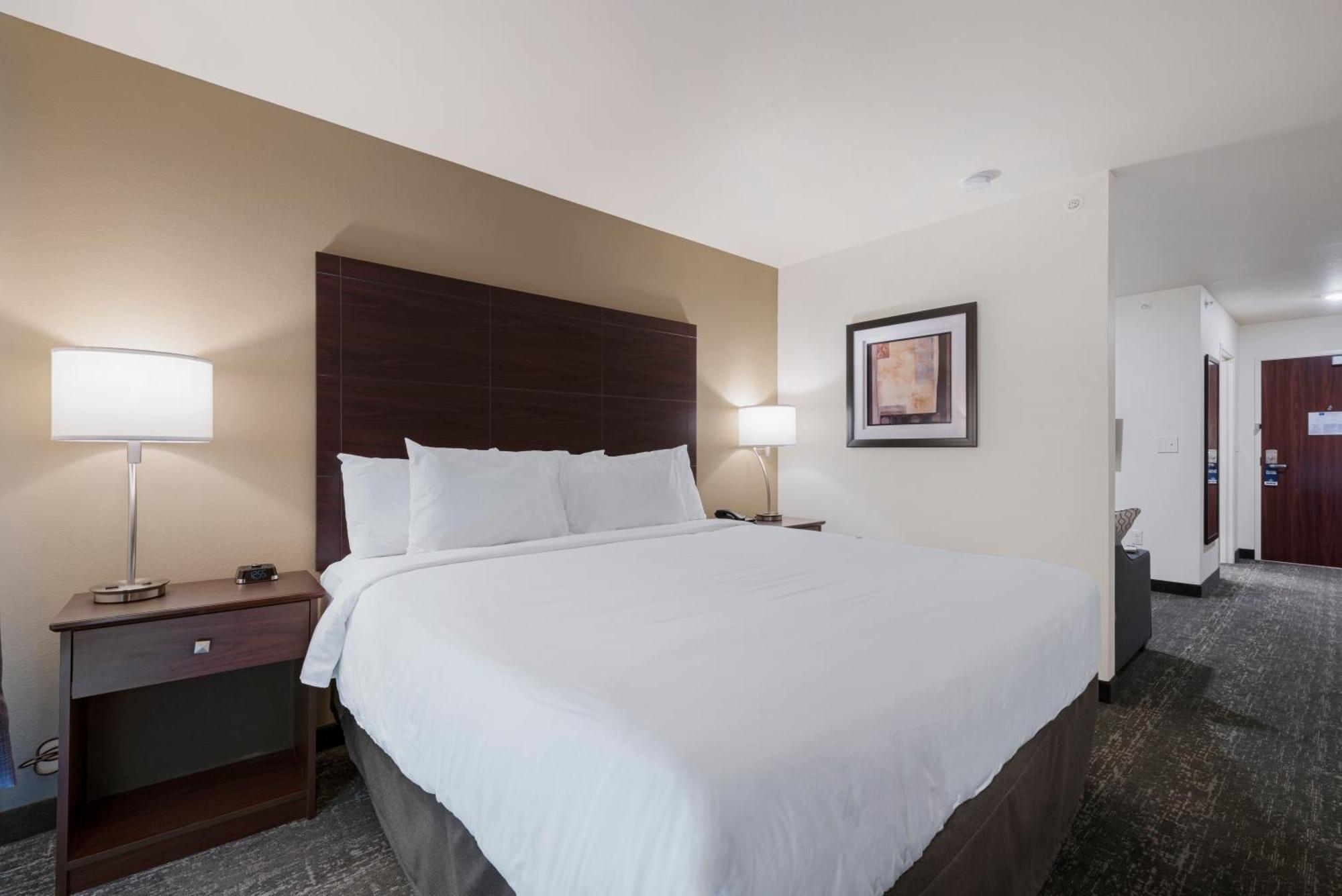 Cobblestone Hotel & Suites - Bellefontaine Exterior photo