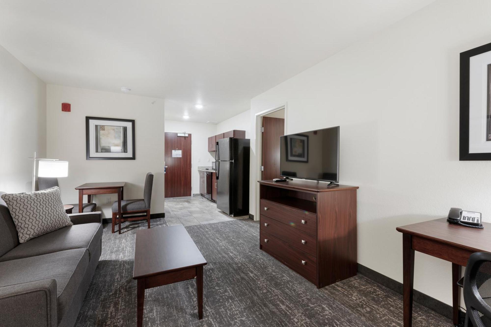 Cobblestone Hotel & Suites - Bellefontaine Exterior photo