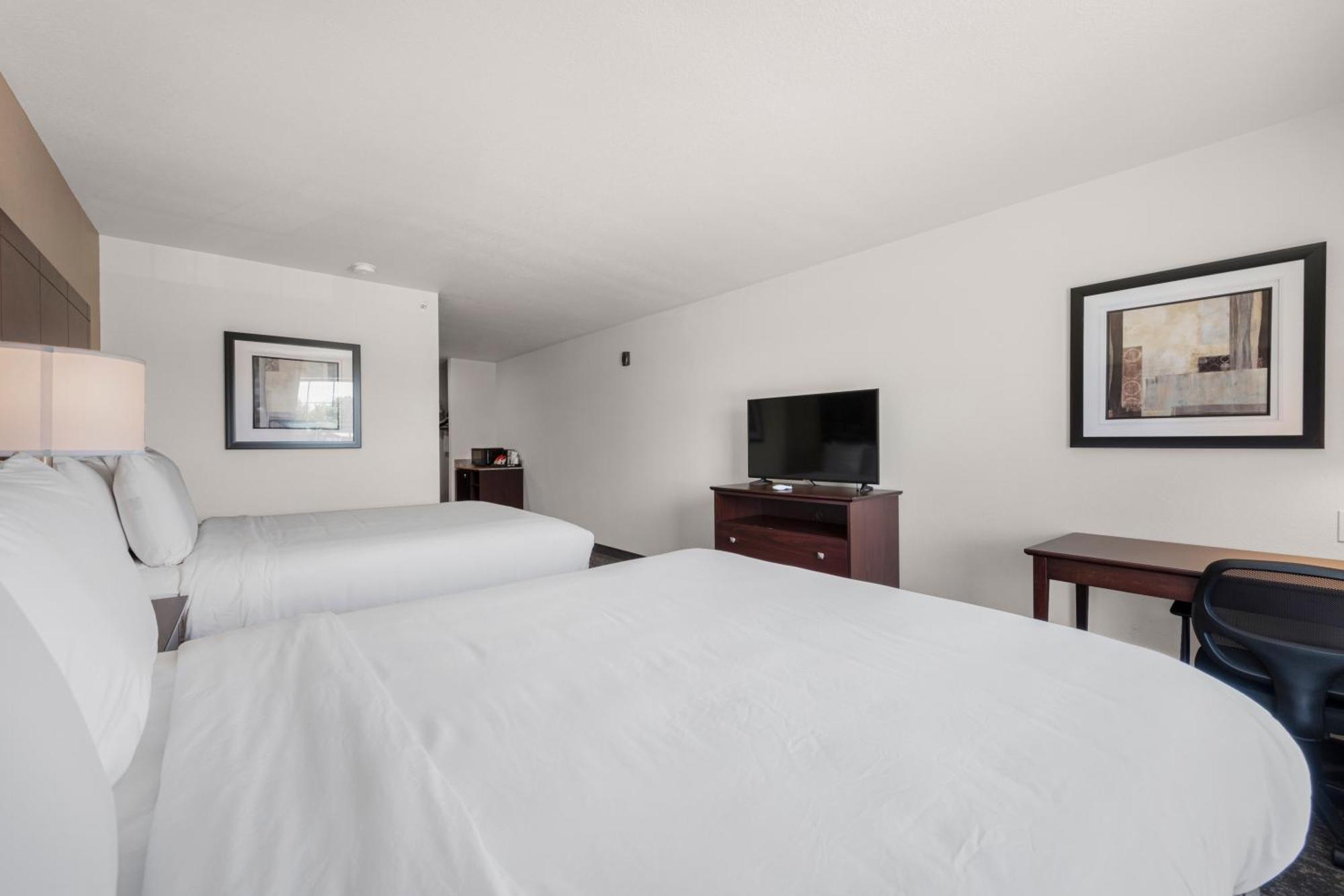 Cobblestone Hotel & Suites - Bellefontaine Exterior photo
